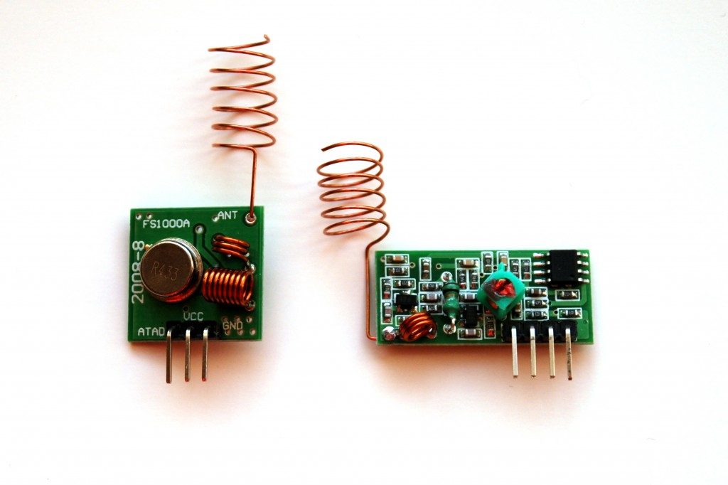 FS1000A and XY-MK-5V 433MHz RF modules FS1000A and XY-MK-5V receiver