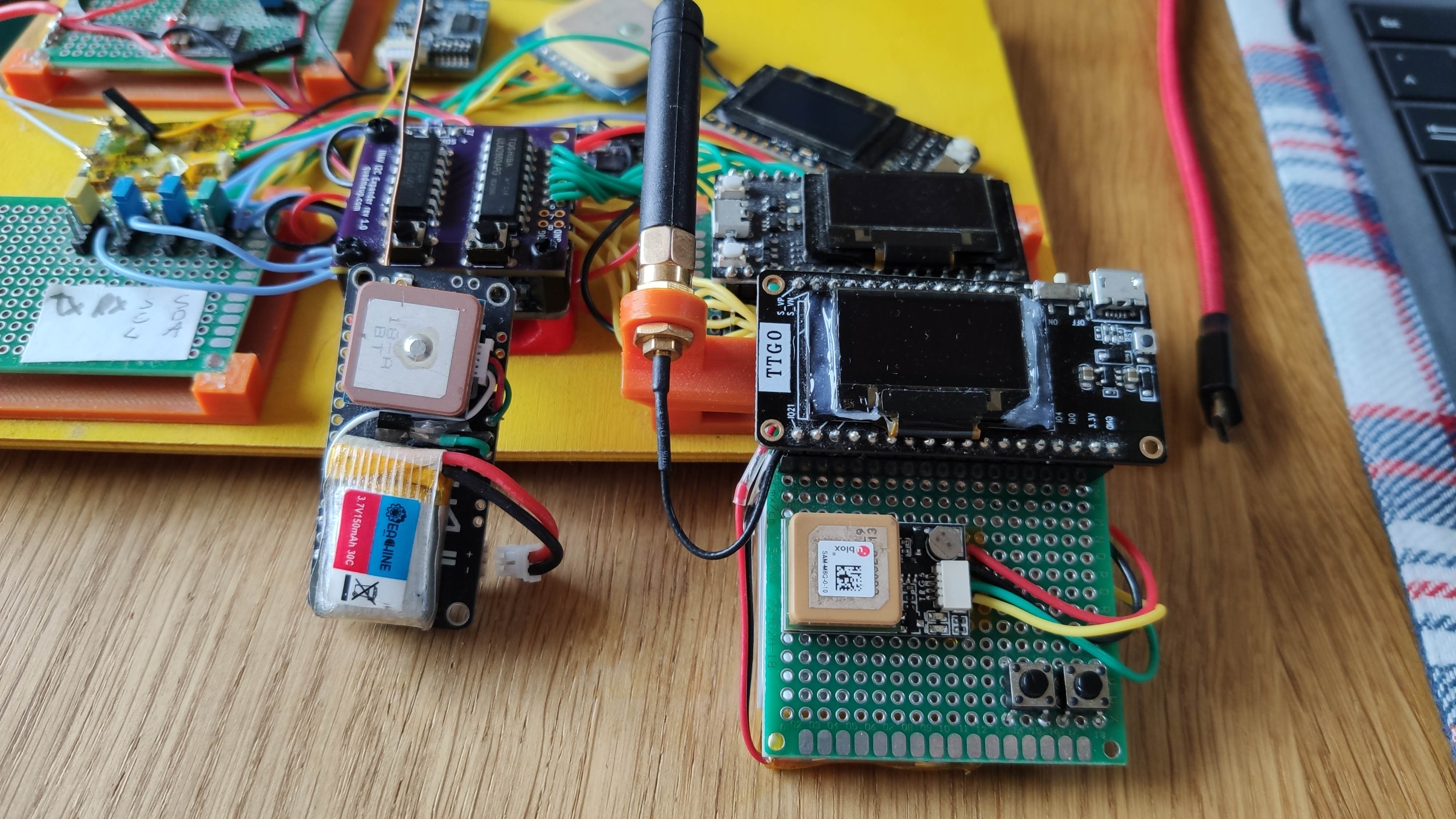 ESP32 LoRa GPS beacon and locator