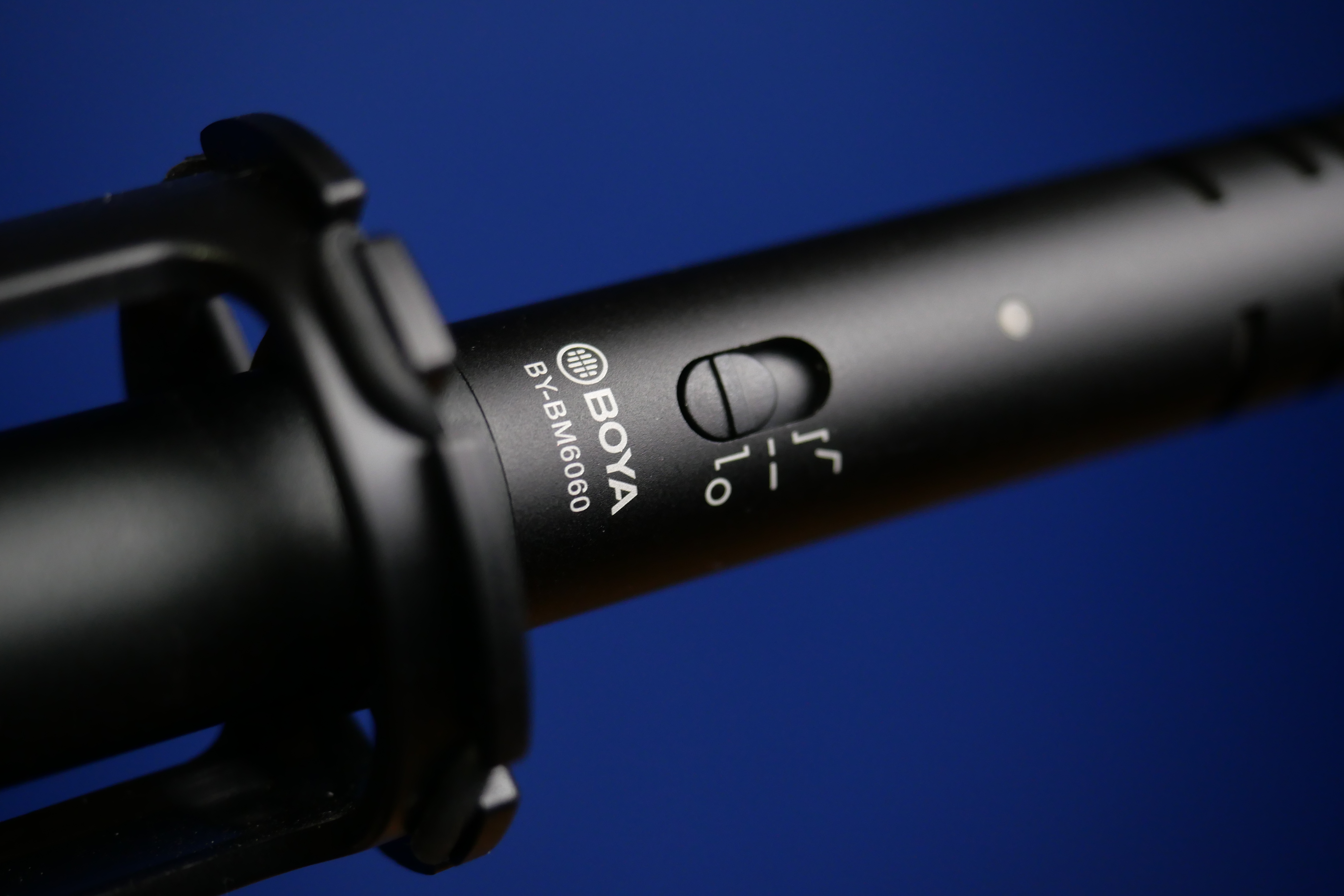Boya BY-BM6060 shotgun microphone switch