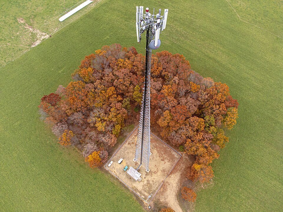 FCC Highlights Industry Backing for Opening 800 MHz Cellular Band to Drones